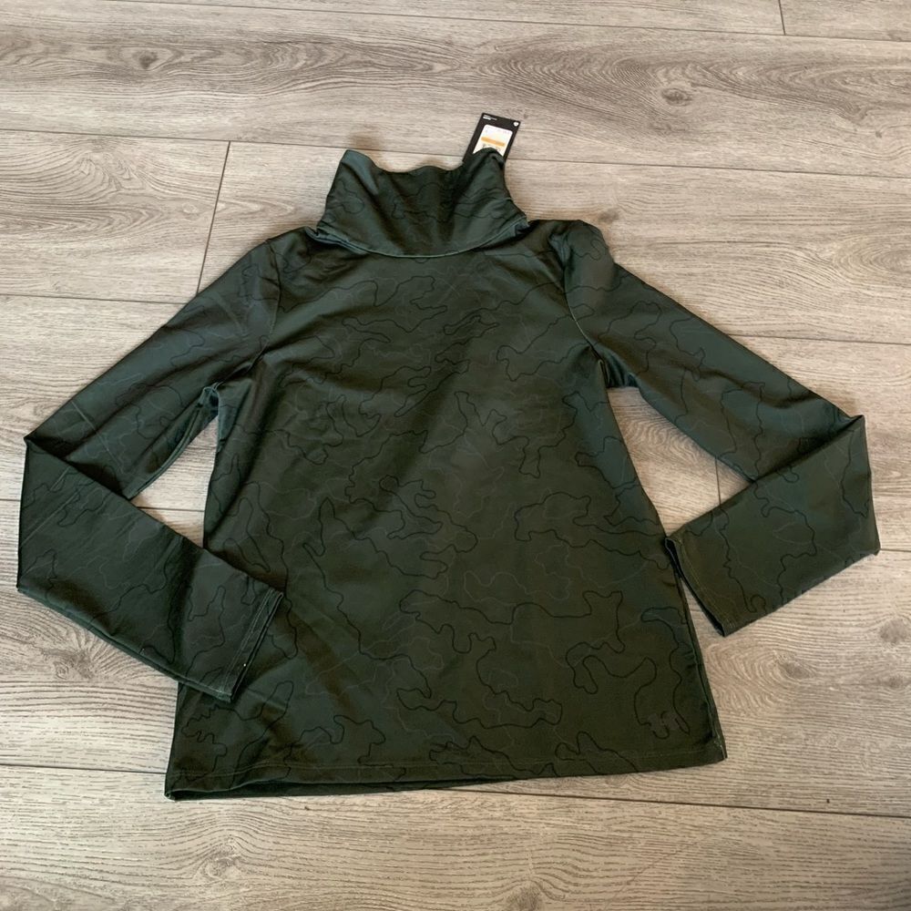 Under armour woman’s loose fit turtle neck with fleece lining